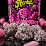 Herbz Bubblegum emballage med pink candy-inspireret design
