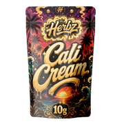 Cali Cream 50% THCA static hash med Herbz emballage på sort baggrund
