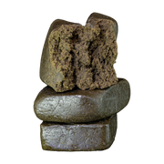 Envase de 10 g de Herbz Manali Cream con motivo de montaña y diseño dorado