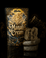 Nærbillede af Manali Cream 40% THCA med porøs og mørk hashstruktur